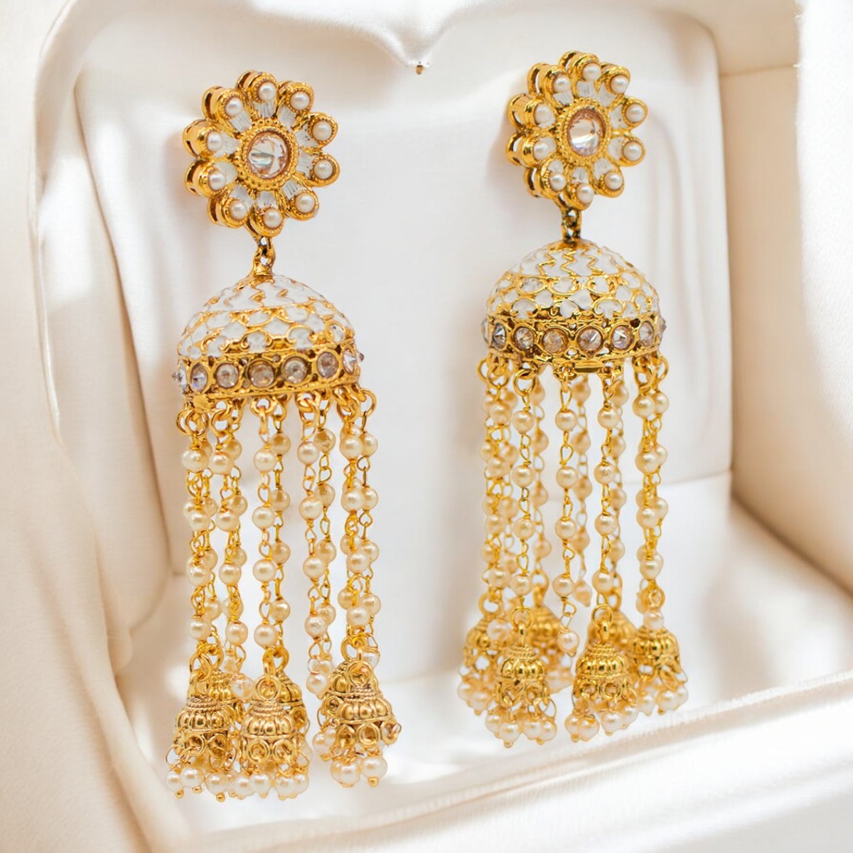 Aashi Earrings - White