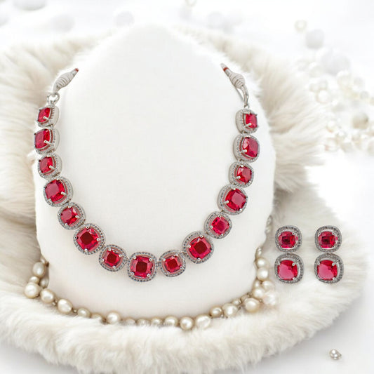 Zoya - Necklace and Earrings Set